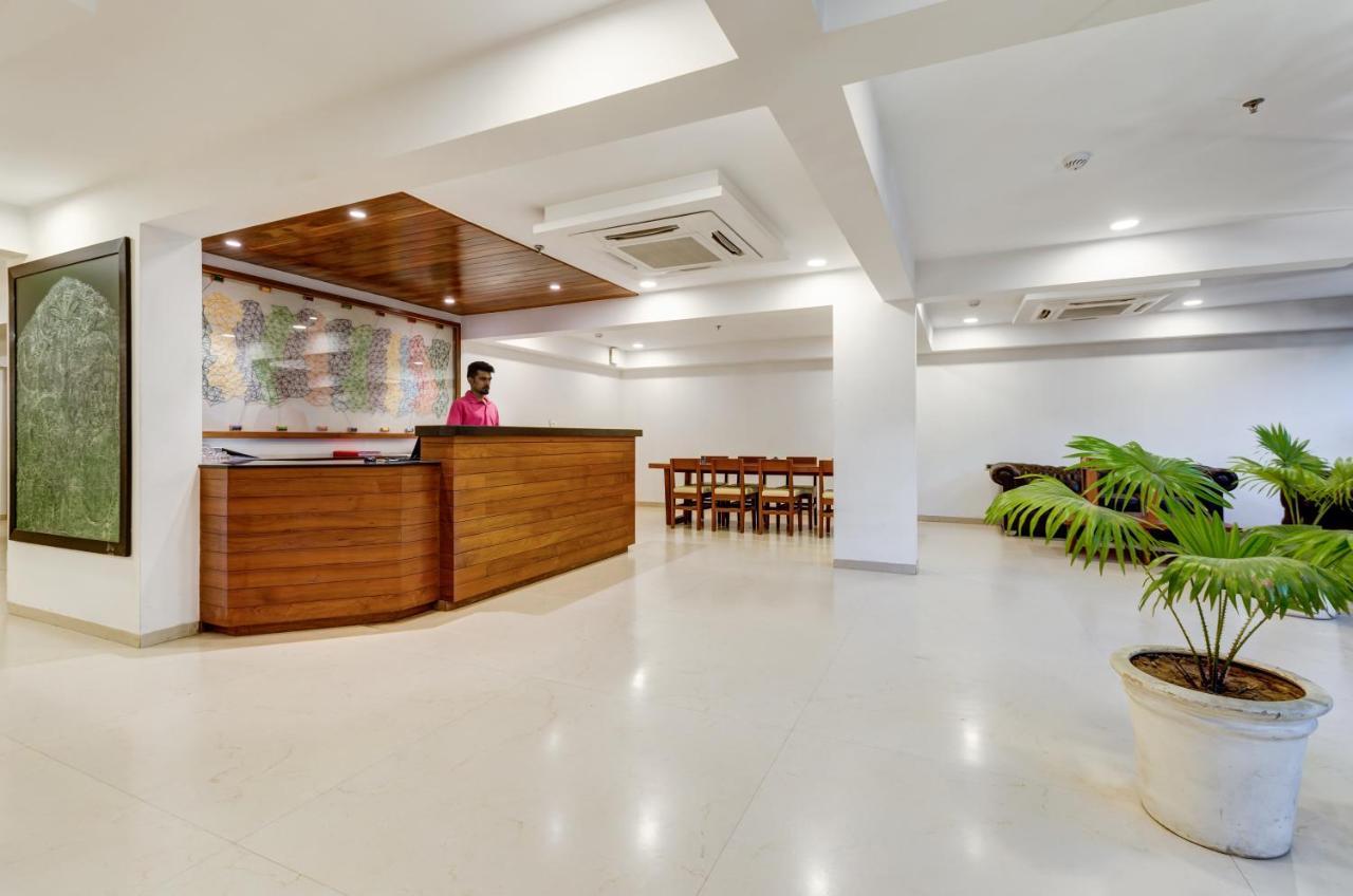 Ginger Surat City Centre Exterior photo